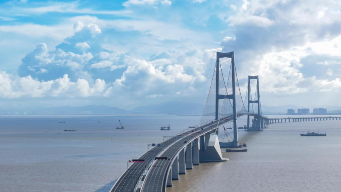 陈国基指深中通道将为大湾区交通基础建设的互联互通注入庞大新动力。陈国基fb