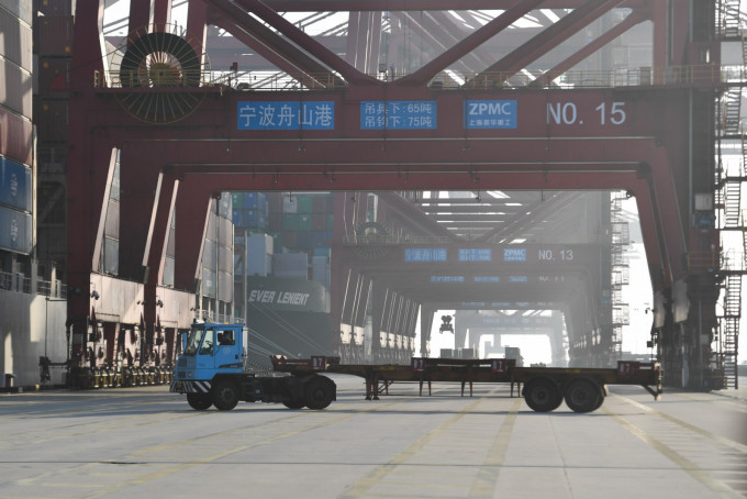 舟山港货物吞吐量11.72亿吨，连续12年保持全球第一。新华社资料图片
