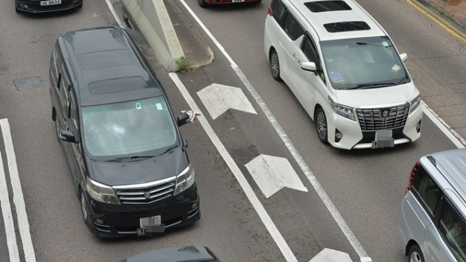 廣東省臨時調整跨境私家車檢驗要求。資料圖片