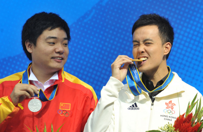 广州亚运，傅家俊在个人赛决赛击败丁俊晖后兴奋咬牌庆祝。 资料图片