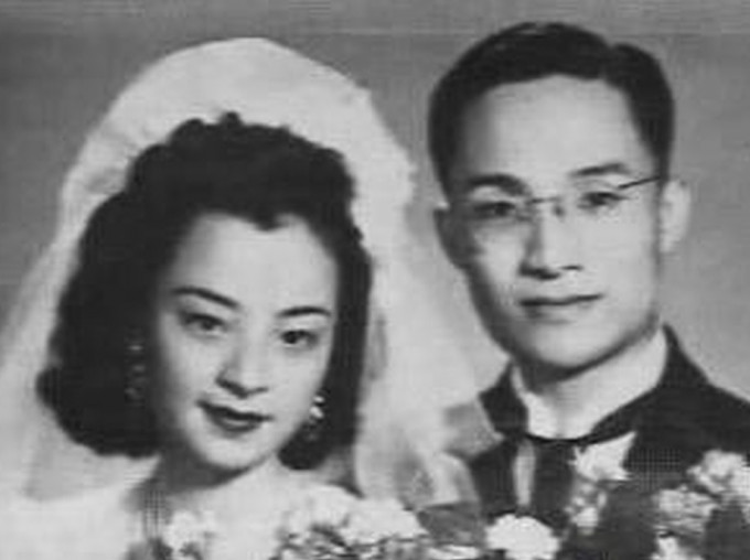 金庸1948年与杜冶芬芬结婚。资料图片