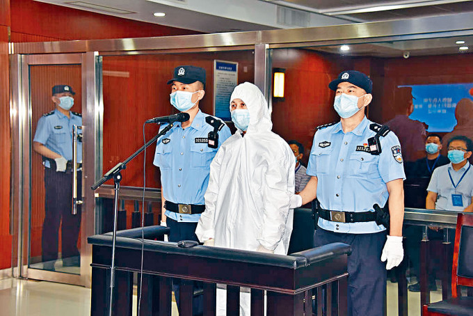■「辣笔小球」在南京受审。