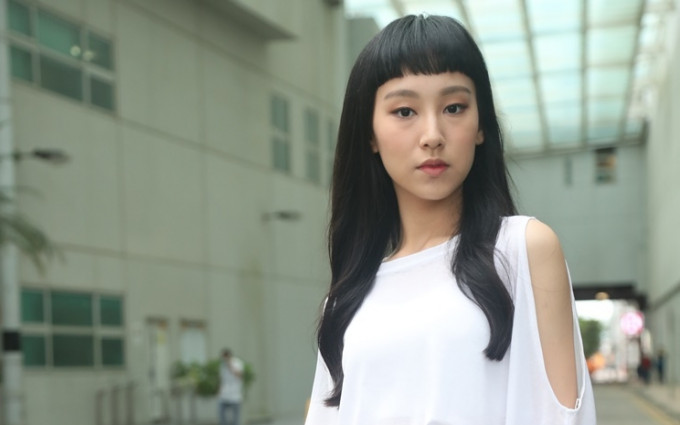 炎明熹将备受力捧，TVB希望将她塑造成新一代天后偶像。