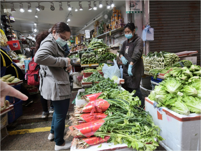 聶德權指，街市檔主可向食環署申請證明信件，為員工安排優先接種。資料圖片