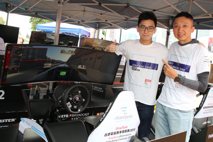 主修机械工程的周哲咏(左)盼毕业后能成为F1车队雷诺的工程师。王嘉豪摄