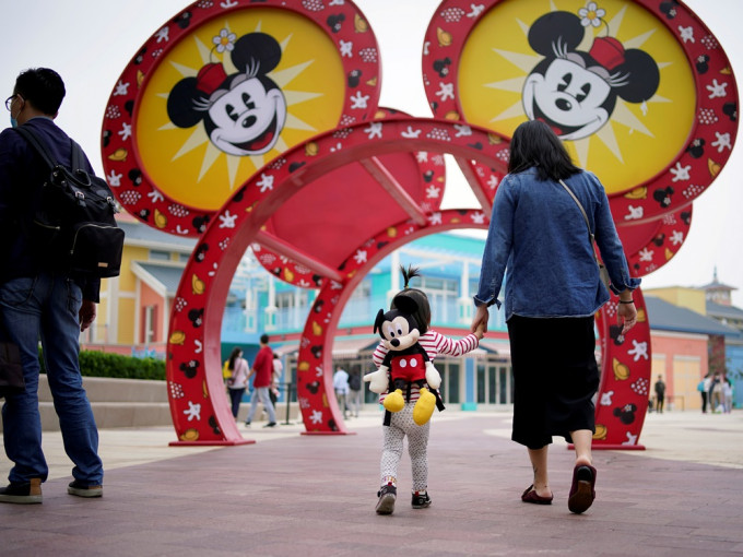 上海迪士尼樂園宣布即時停止遊客進場。路透社圖片
