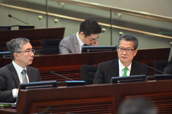 财政司司长陈茂波出席立法会一个委员会解释新一份预算案。