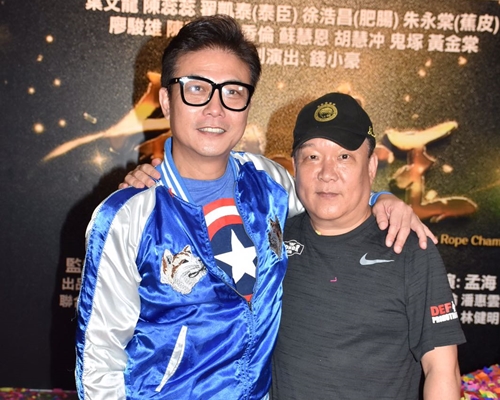錢小豪、孟海為網絡電影《金袍拳王》主持開鏡儀式。