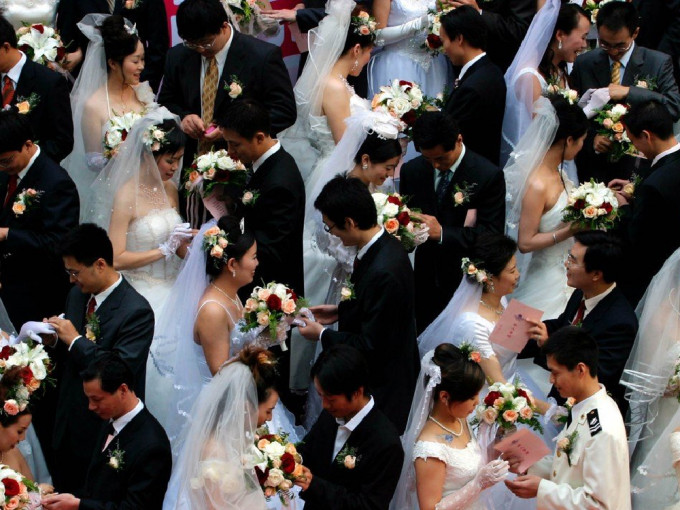 內地早前一項調查指，逾四成的城巿女性無打算結婚。 （美聯社）