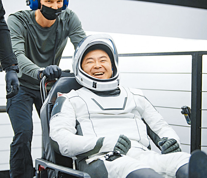 ■日本太空人興出彰彥上周一乘SpaceX太空船返抵地球。