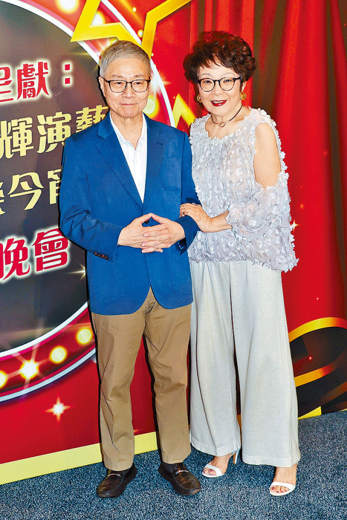 阮兆輝與太太鄧拱璧仍然恩愛。
