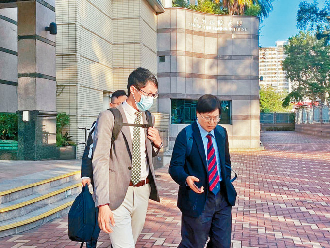 被告陳梓文（左）昨日出庭應訊。