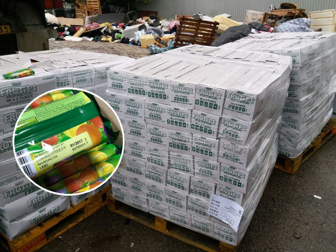 有网民在元朗一垃圾站发现过百箱能得利橡皮糖。「神期食品」fb
