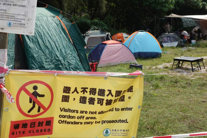 有市民闯入东龙岛渔农署已封的营地中露营。