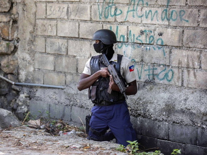海地警方继搜捕刺杀总统的疑犯。AP