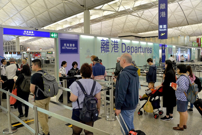 香港機場1月份客運量及飛機起降量持續上升。資料圖片