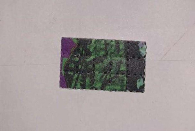 北京警方查獲新型毒品「郵票」。 網圖