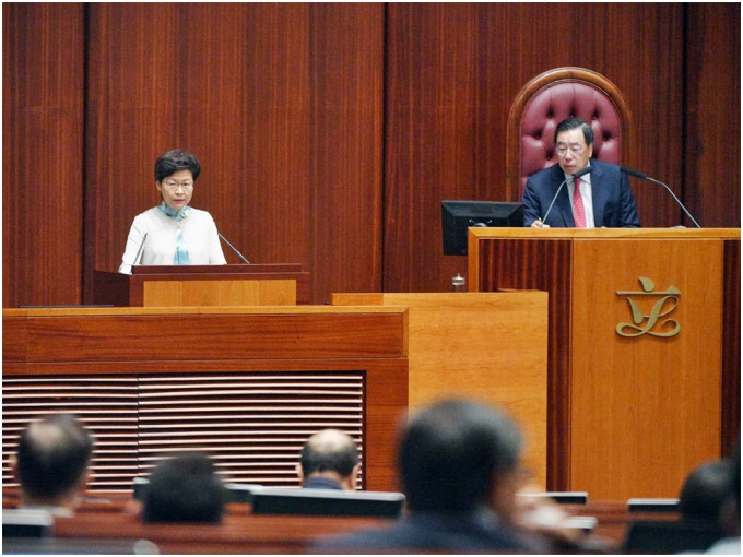 林郑月娥在答问会上表明「走数」，不会修订《防止贿赂条例》以涵盖行政长官。