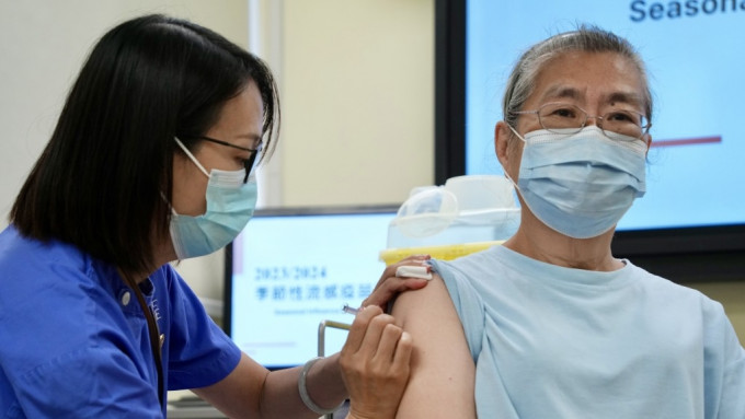 12个儿科和妇产科医护组织联署，呼吁高危人士尽快接种流感和新冠疫苗。资料图片