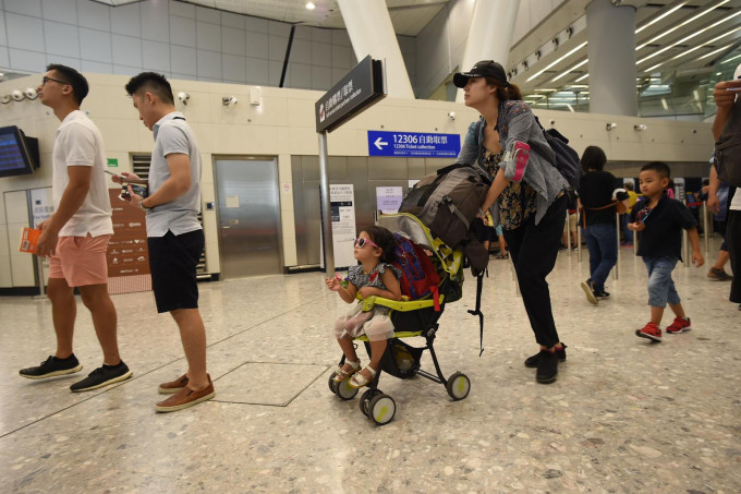 高鐵香港段營運首個星期，未能達到政府預計日均客量8萬人次的目標。