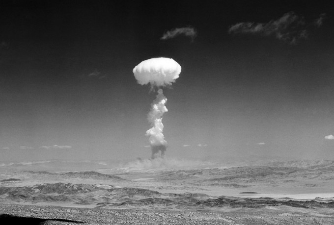 俄羅斯擁有全球最大核武庫，普京揚言有可能恢復暫停了30多年的核試。圖為美國在1952年4月進行核試。