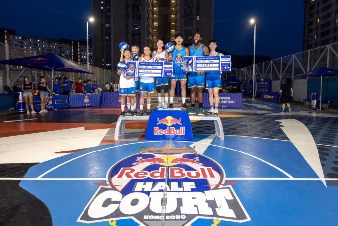 Red Bull Half Court三人篮球赛男子（蓝衫）及女子组冠军，下月将代表香港赴埃及出战总决赛。公关提供图片