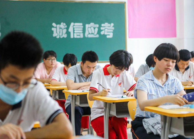 内地教育部公布规定，9月1日起学校教师均不得公开学生考试排名。新华社资料图片