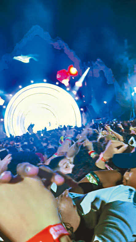 ■社交網錄像可見Astroworld音樂節台下人群十分擠逼。