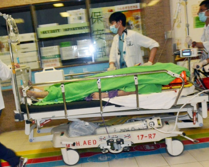 事主头部受伤，半清醒被送往伊利沙伯医院治理。