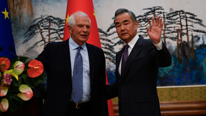 王毅在北京会见欧盟外交与安全政策高级代表博雷利。 路透社