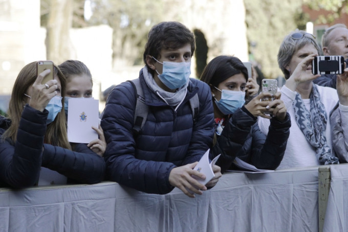 意大利多個教區都因應新型冠狀病毒疫情，取消慶祝四旬期首天的聖灰日儀式。AP