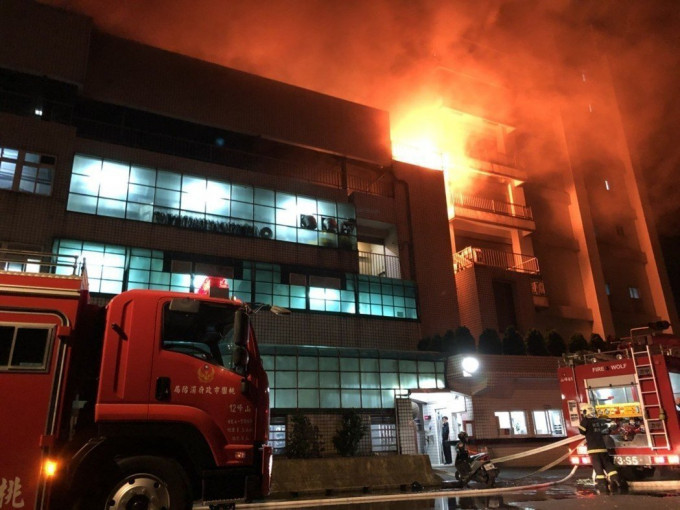 台湾桃园市工厂大火。网上图片