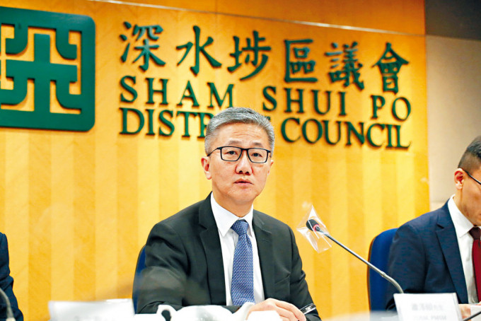 萧泽颐出席深水埗区议会会议指今年首5个月，警方成功瓦解多个诈骗集团。