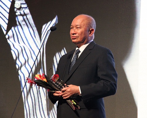 吴宇森得奖感言谓，今年71岁仍热爱电影。