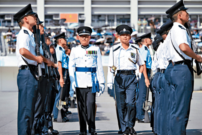 簡啟恩昨為香港警察學院結業會操擔任檢閱官。