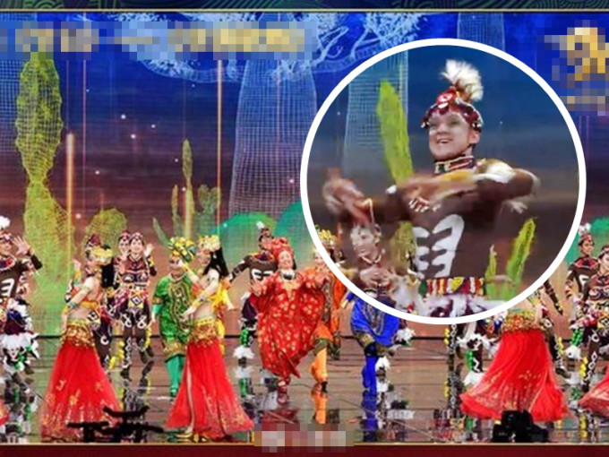 央視春晚節目出現多名「塗黑臉」的舞者，被質疑涉及「種族歧視」。網圖