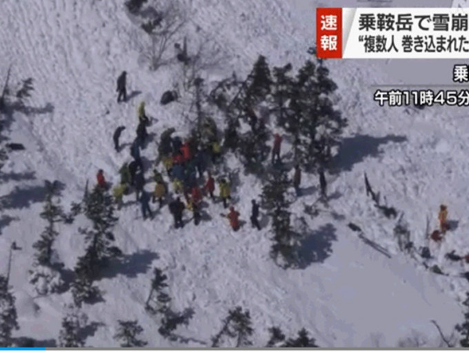 消防接报赶到场搜救。NHK截图