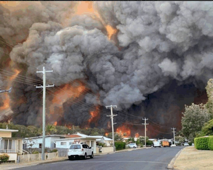 高温易引发山火，当局已经向多个地区发出山火警告。