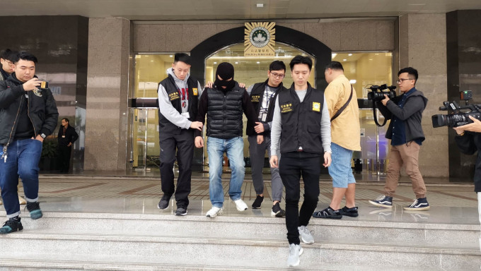 一名50歲報稱房地產職員的姓劉男子，涉洗黑錢於澳門被捕。