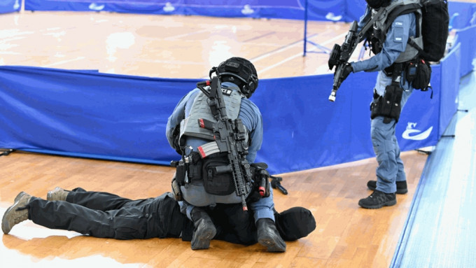 警跨部门逾350人反恐演习 模拟单车馆赛事遇恐击