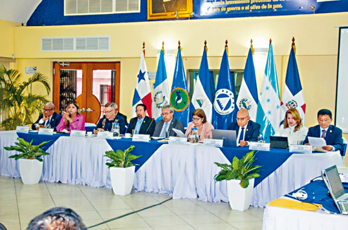 中美洲議會在尼加拉瓜首都召開全體會議。
