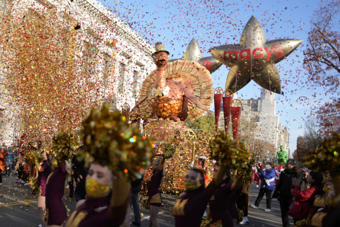 纽约举行感恩节大游行全面回归。AP图片