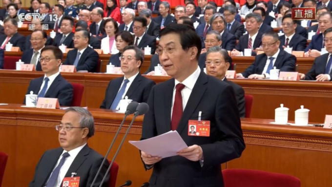 全国政协主席王沪宁在闭幕式上发表讲话。