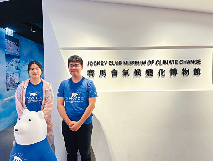 中大學生鄭嘉汶（左）及陳家齊（右）擔任博物館的學生大使約4年，上月更代表大學出席全球可持續發展大會。