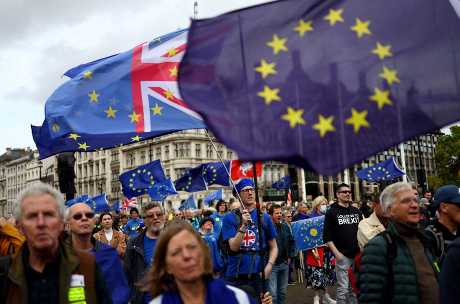 伦敦上月有民众游行，呼吁英国政府重新加入欧盟。 REUTERS