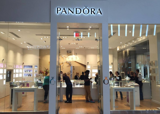Pandora将会全面停售天然钻石产品。网图