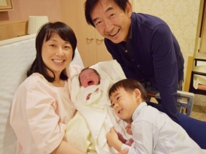 石田纯一和东尾理子已育有一对子女。