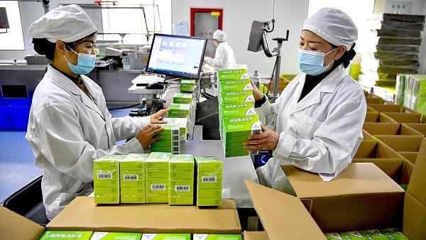 中國藥企開足馬力生產。