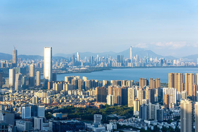 大湾区指数上月跌1.46%。图为深圳一带。
