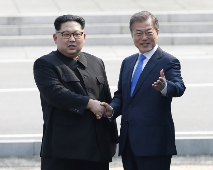 北韓領袖金正恩與南韓總統文在寅世紀會面。AP